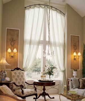 draperie pentru o fereastra mare, intr-un interior formal