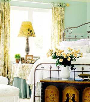 dormitor cu decoratiuni de vara (buchet de trandafiri)