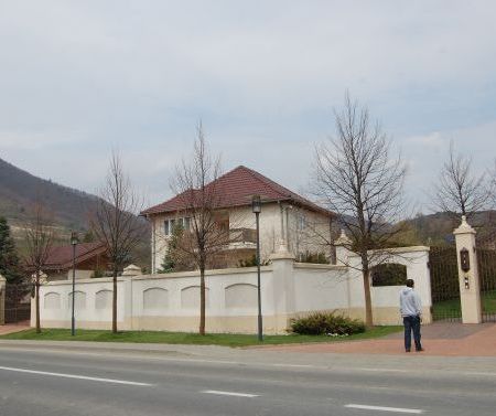 Casa poarta a lui Casuneanu