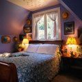 dormitor traditional culoare purpura