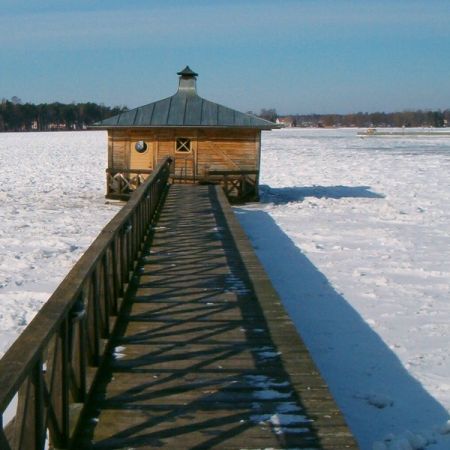 Sauna suedeza pe lac