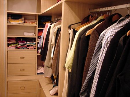 Reorganizarea garderobei intr-un mod eficient