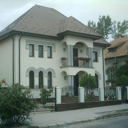 Casa noua, in stil neoromanesc!