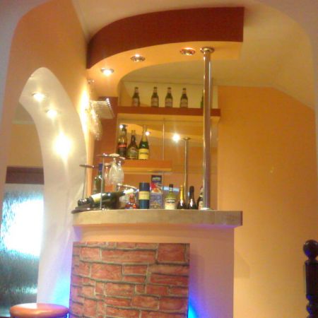 BAR IN HOL