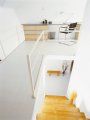 birou minimalist la etajul unui apartament