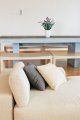 canapea si masuta in living modern