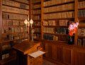 perete - biblioteca in biroul lui Pushkin